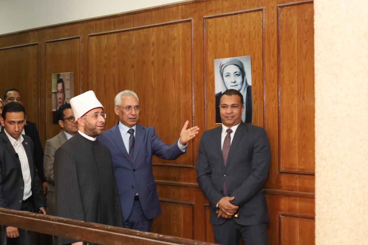 وزير الاوقاف يزور مركز المءتمرات